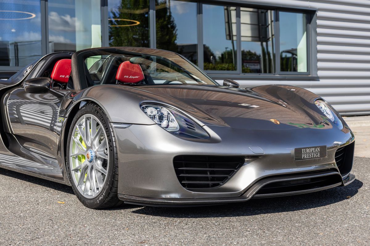 2015 Porsche 918 Spyder Weissach