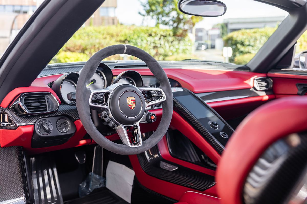 2015 Porsche 918 Spyder Weissach