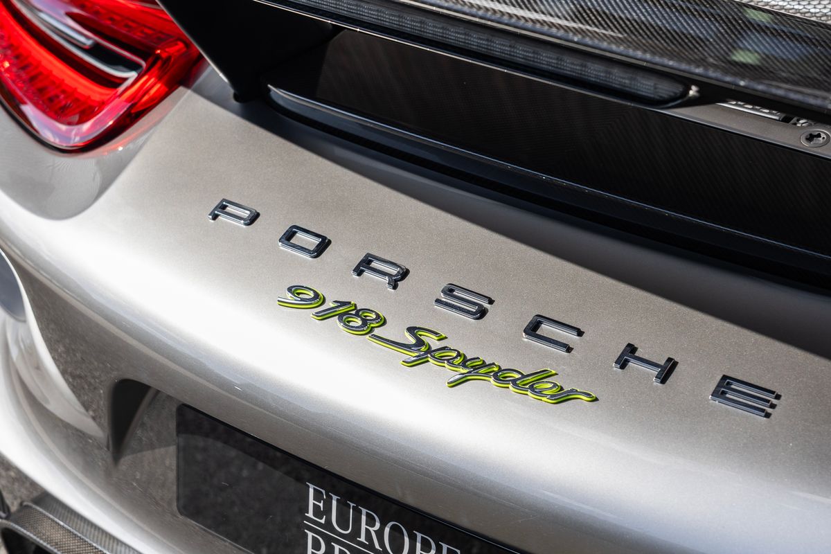 2015 Porsche 918 Spyder Weissach
