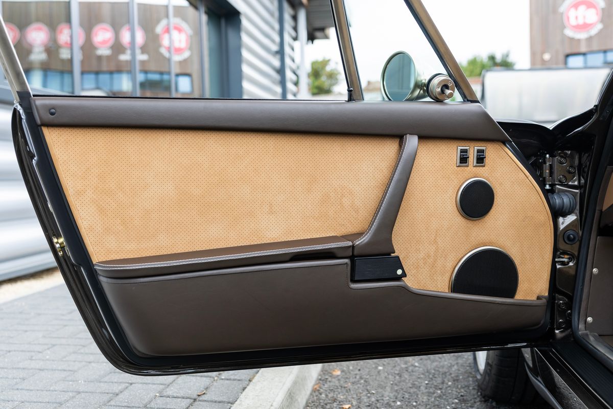 1990 Porsche 911 (964) Reimagined By Singer "Classic Study" Indy Commission
