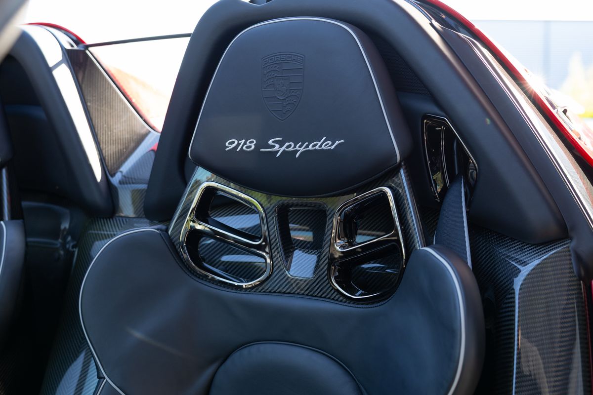 2015 Porsche 918 Spyder Weissach