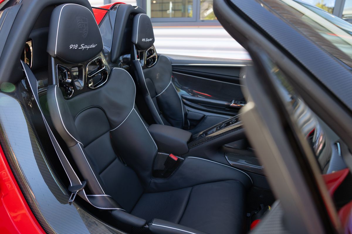 2015 Porsche 918 Spyder Weissach