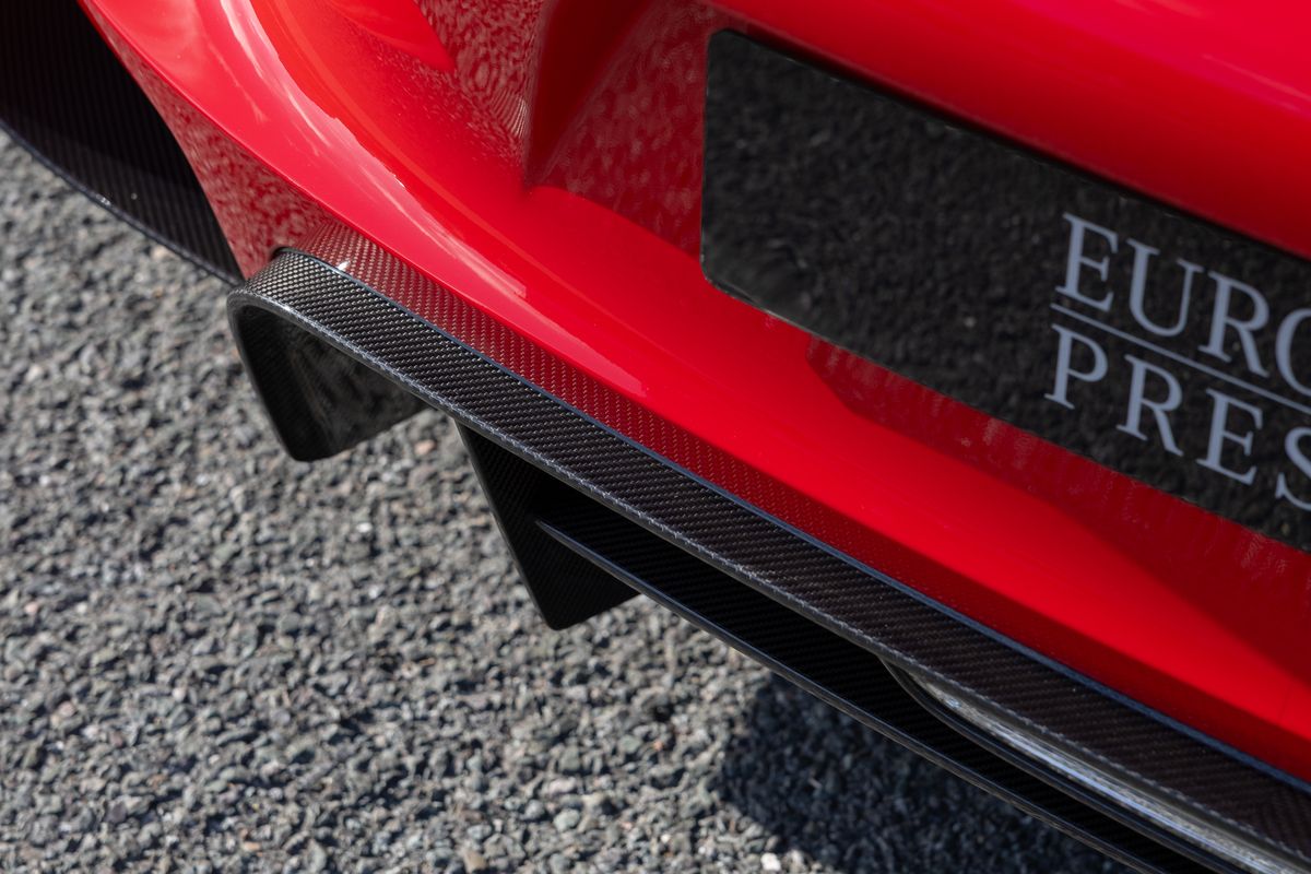 2015 Porsche 918 Spyder Weissach