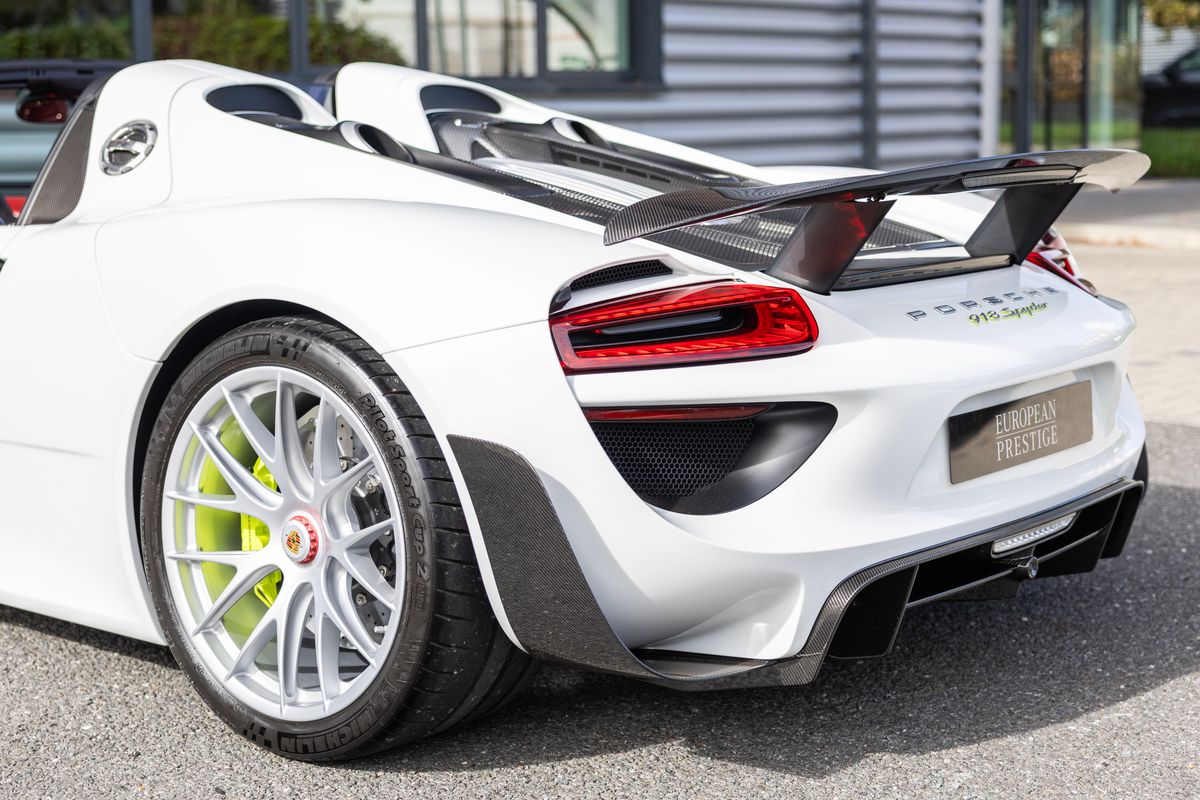 2015 Porsche 918 Spyder Weissach