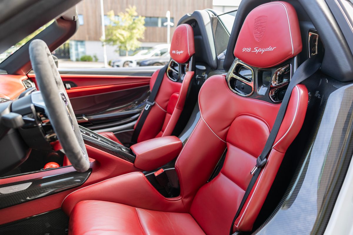 2015 Porsche 918 Spyder Weissach
