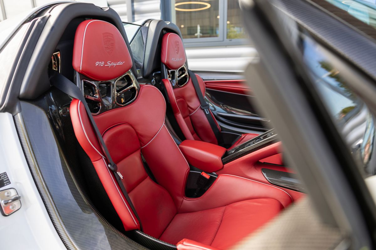 2015 Porsche 918 Spyder Weissach