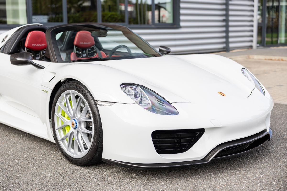 2015 Porsche 918 Spyder Weissach