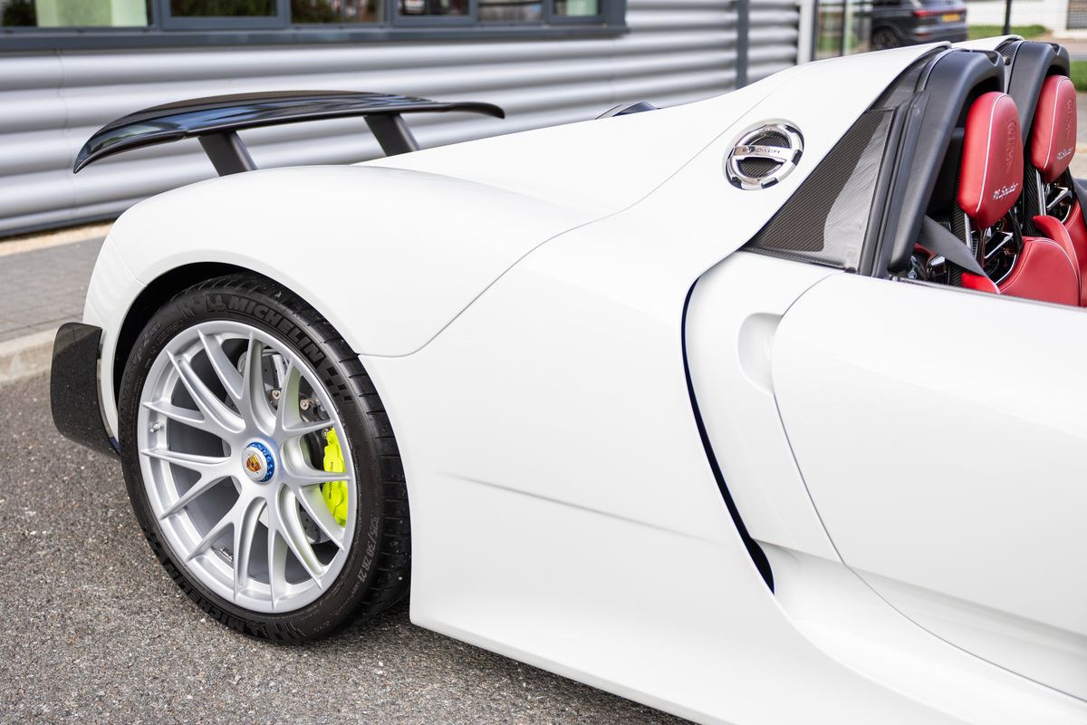 2015 Porsche 918 Spyder Weissach