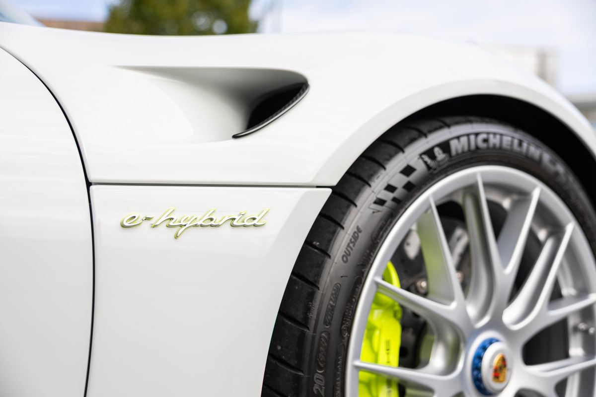 2015 Porsche 918 Spyder Weissach