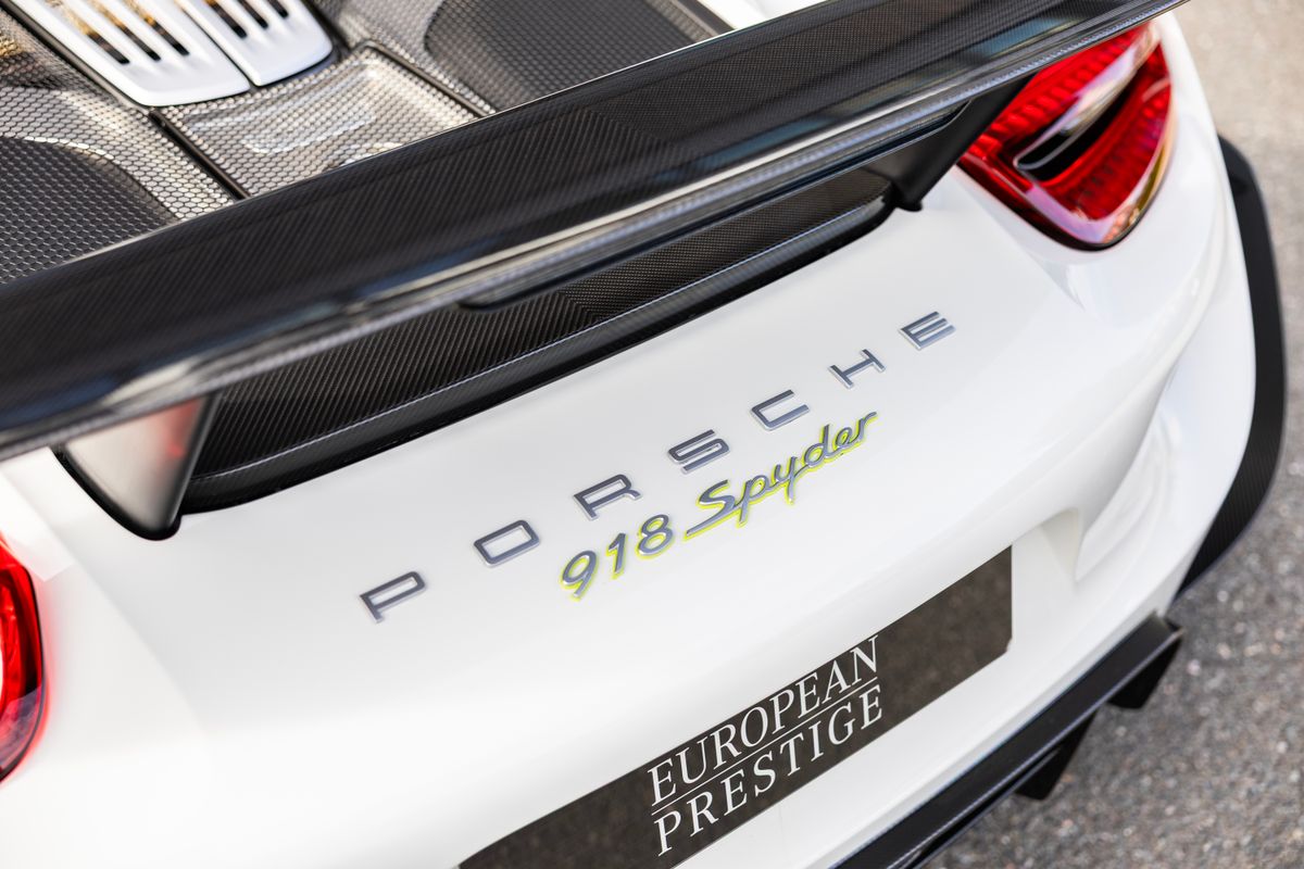 2015 Porsche 918 Spyder Weissach