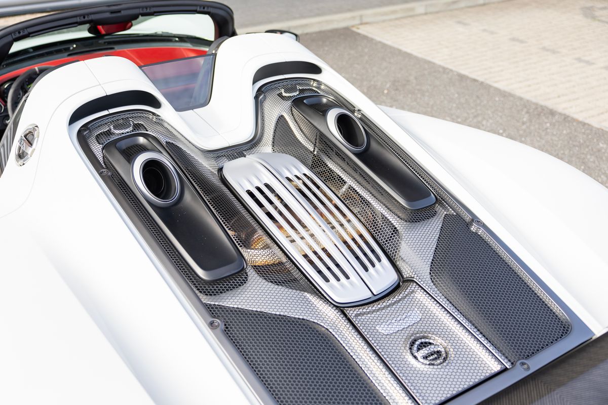 2015 Porsche 918 Spyder Weissach