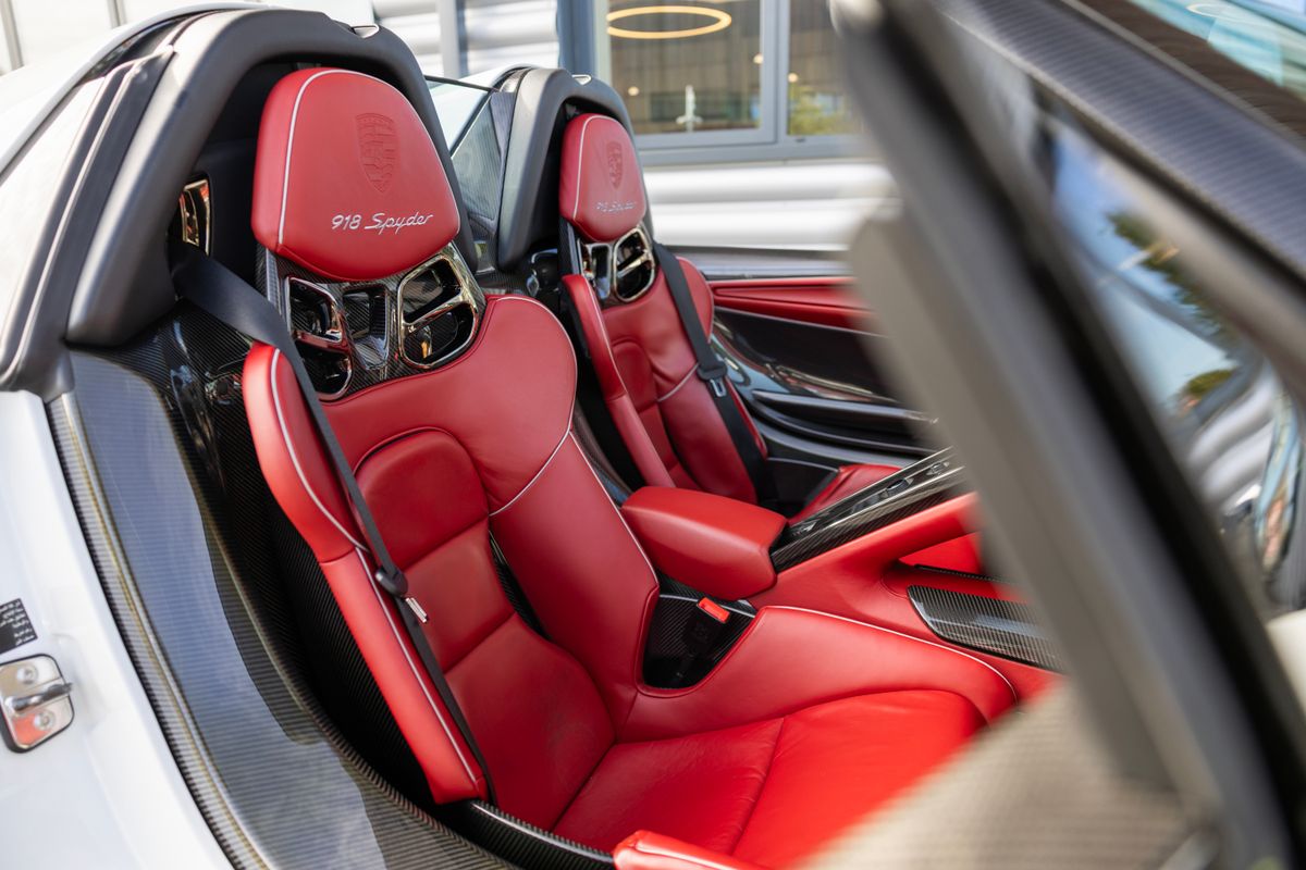2015 Porsche 918 Spyder Weissach