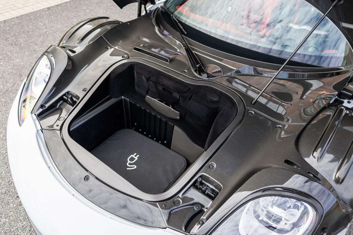 2015 Porsche 918 Spyder Weissach