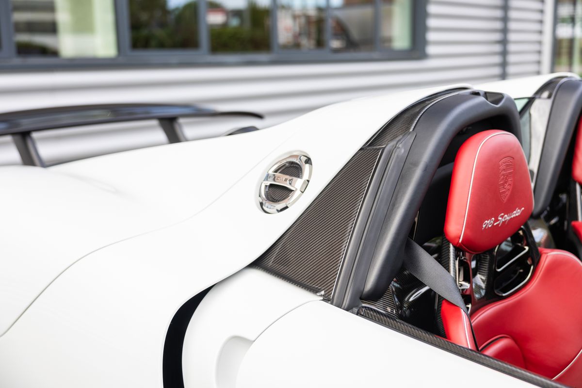 2015 Porsche 918 Spyder Weissach