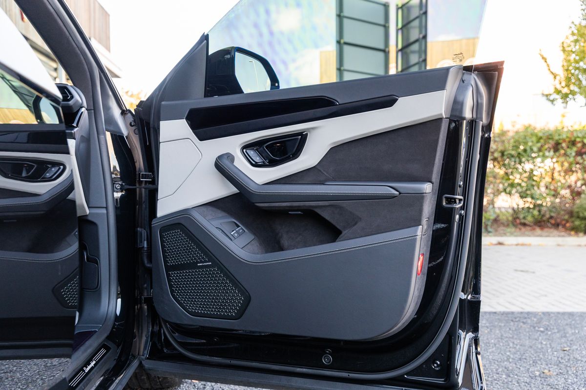 2025 Lamborghini Urus SE