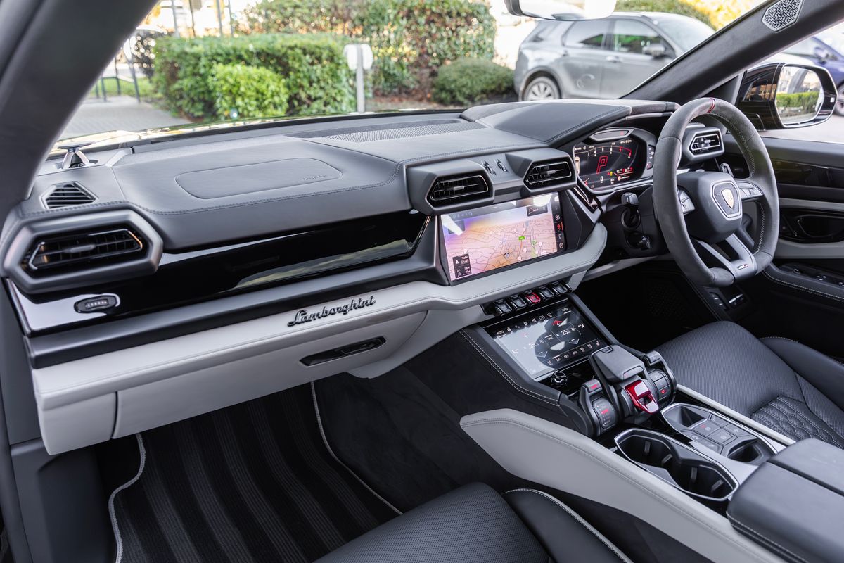 2025 Lamborghini Urus SE
