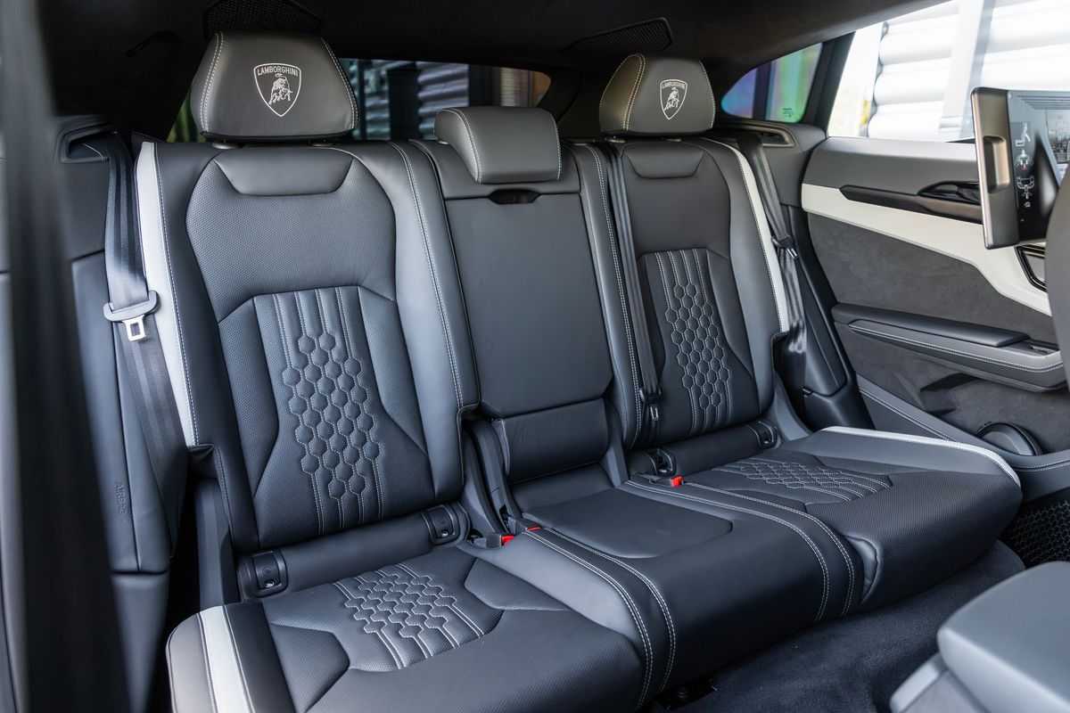 2025 Lamborghini Urus SE