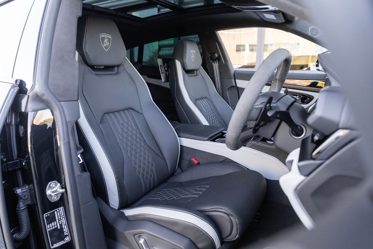 2025 Lamborghini Urus SE