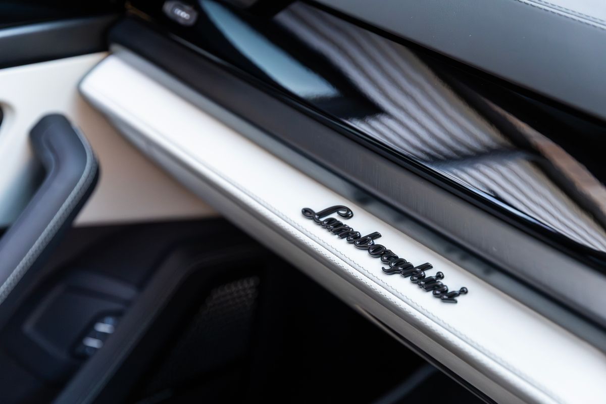 2025 Lamborghini Urus SE