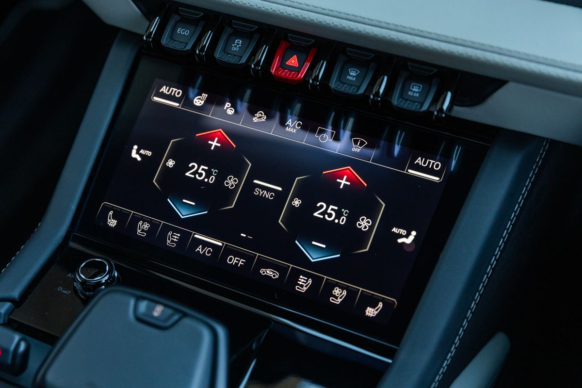 2025 Lamborghini Urus SE