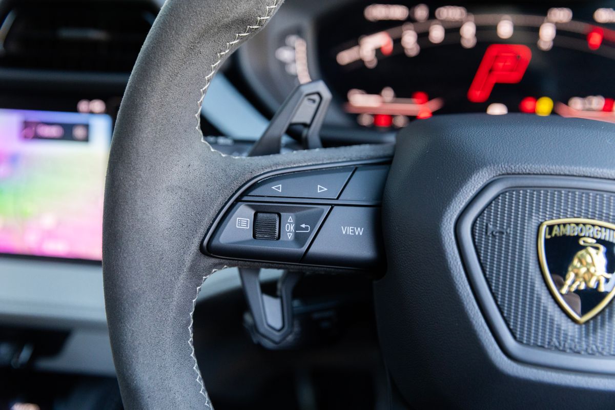 2025 Lamborghini Urus SE