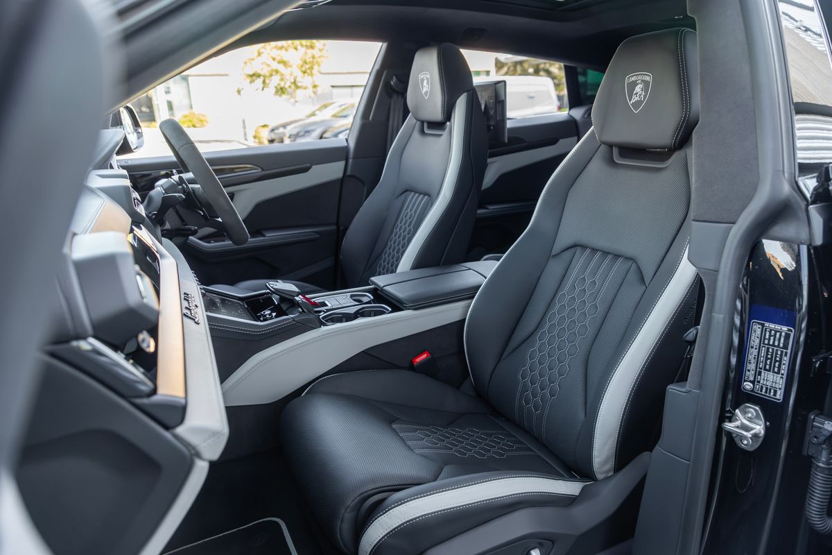 2025 Lamborghini Urus SE