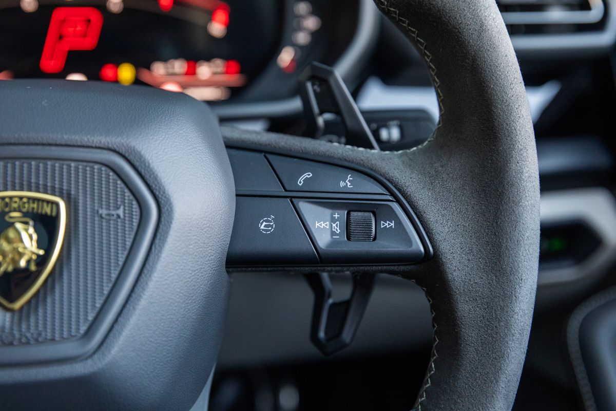 2025 Lamborghini Urus SE