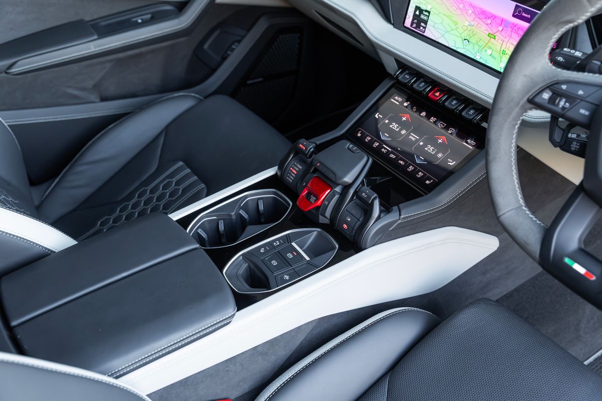 2025 Lamborghini Urus SE