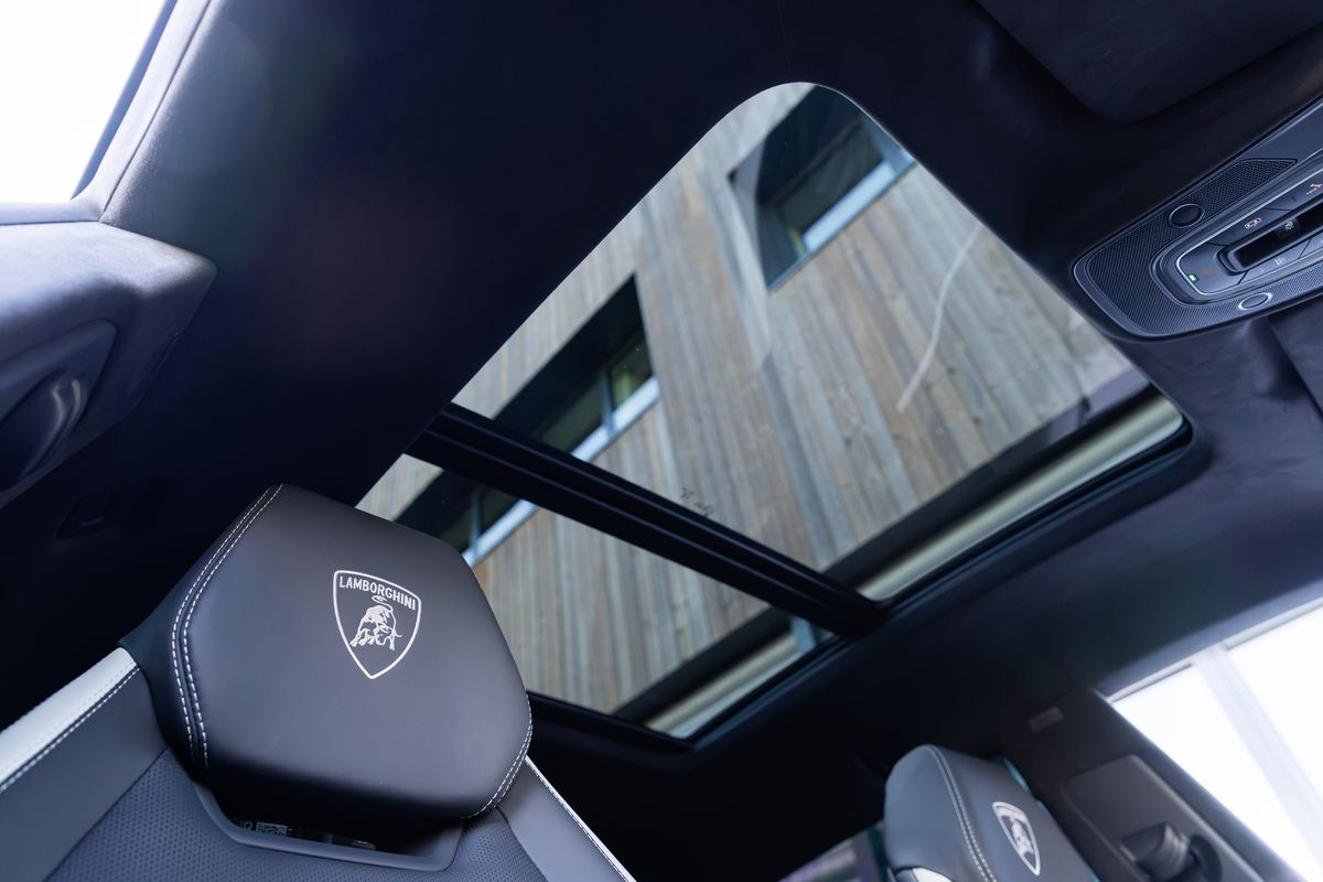2025 Lamborghini Urus SE