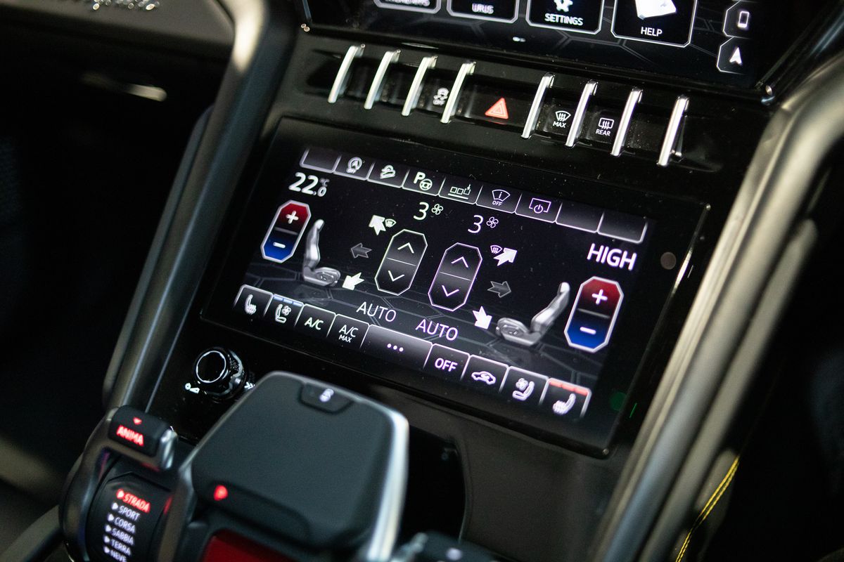 2021 Lamborghini Urus V8