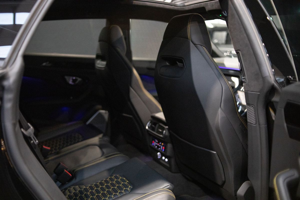 2021 Lamborghini Urus V8