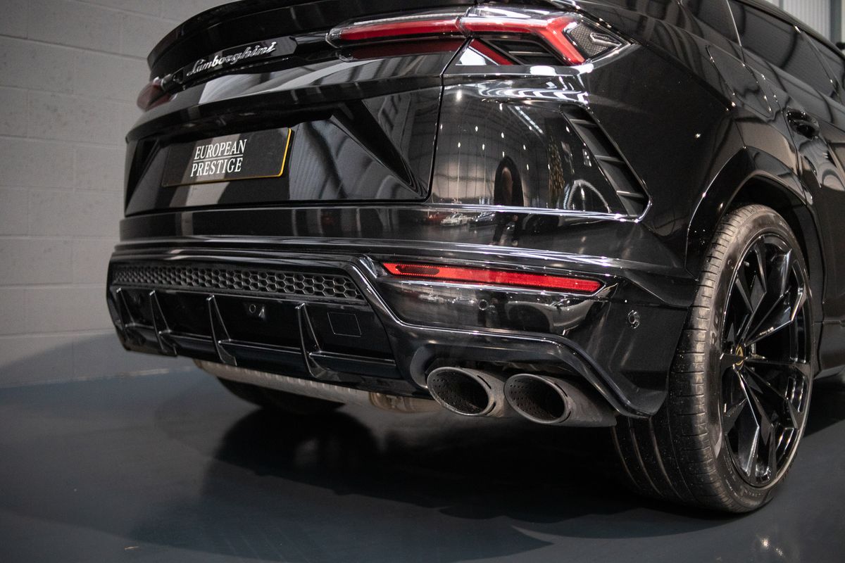2021 Lamborghini Urus V8