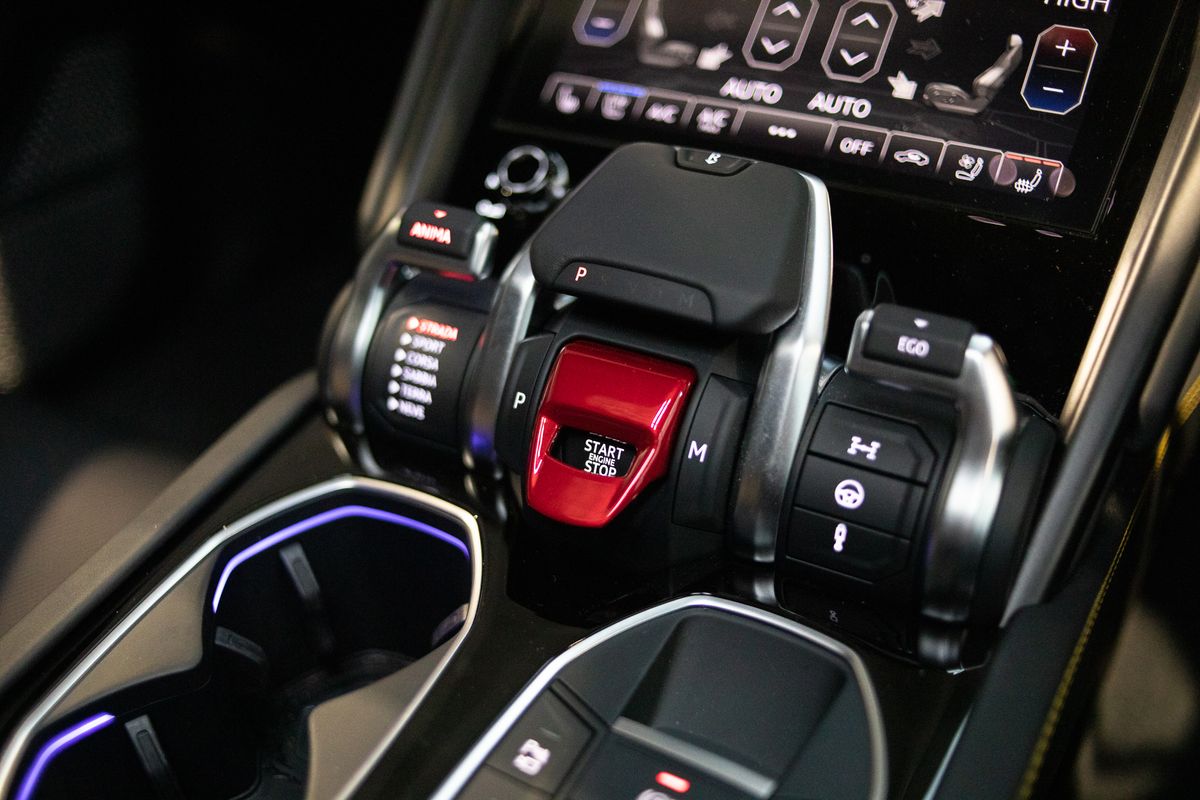 2021 Lamborghini Urus V8