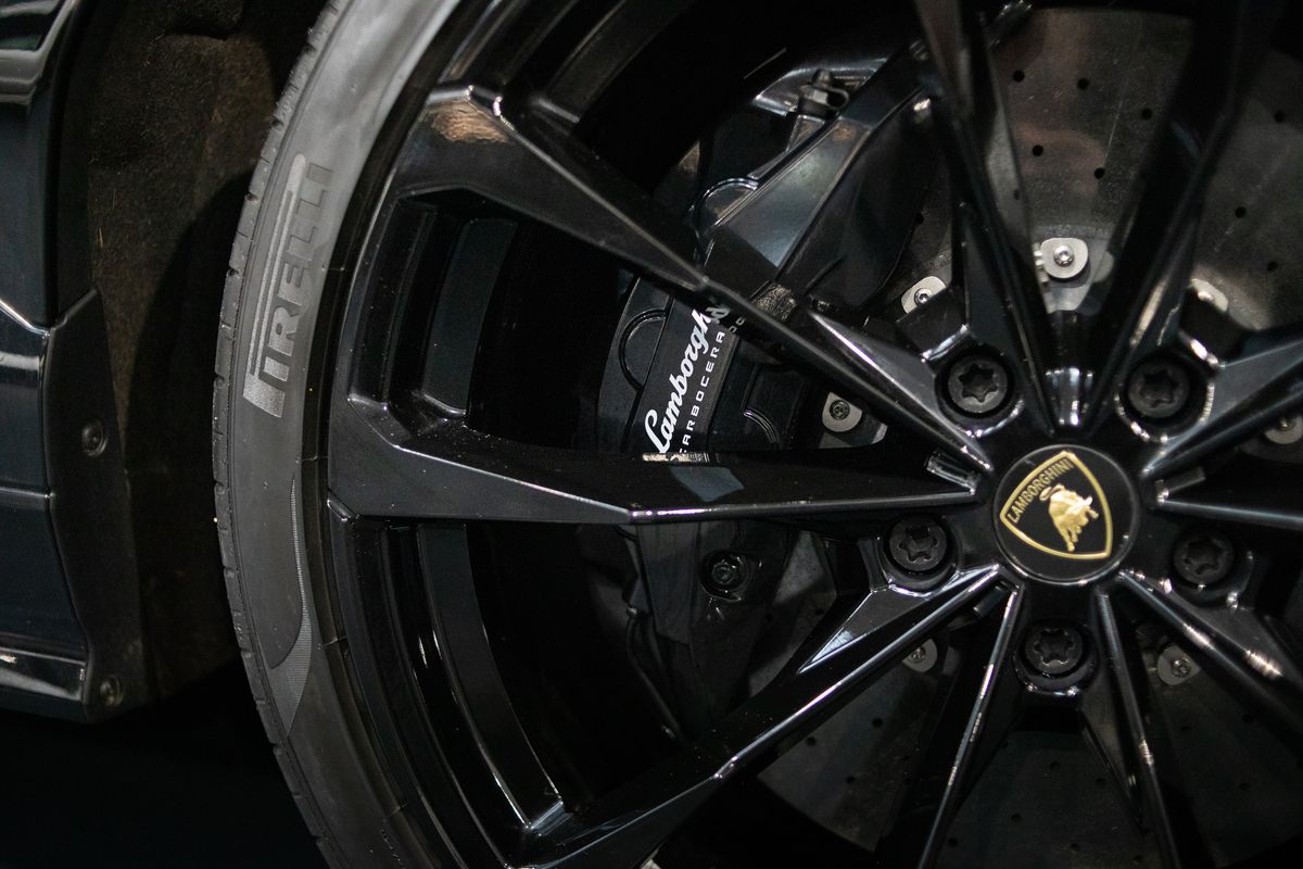 2021 Lamborghini Urus V8