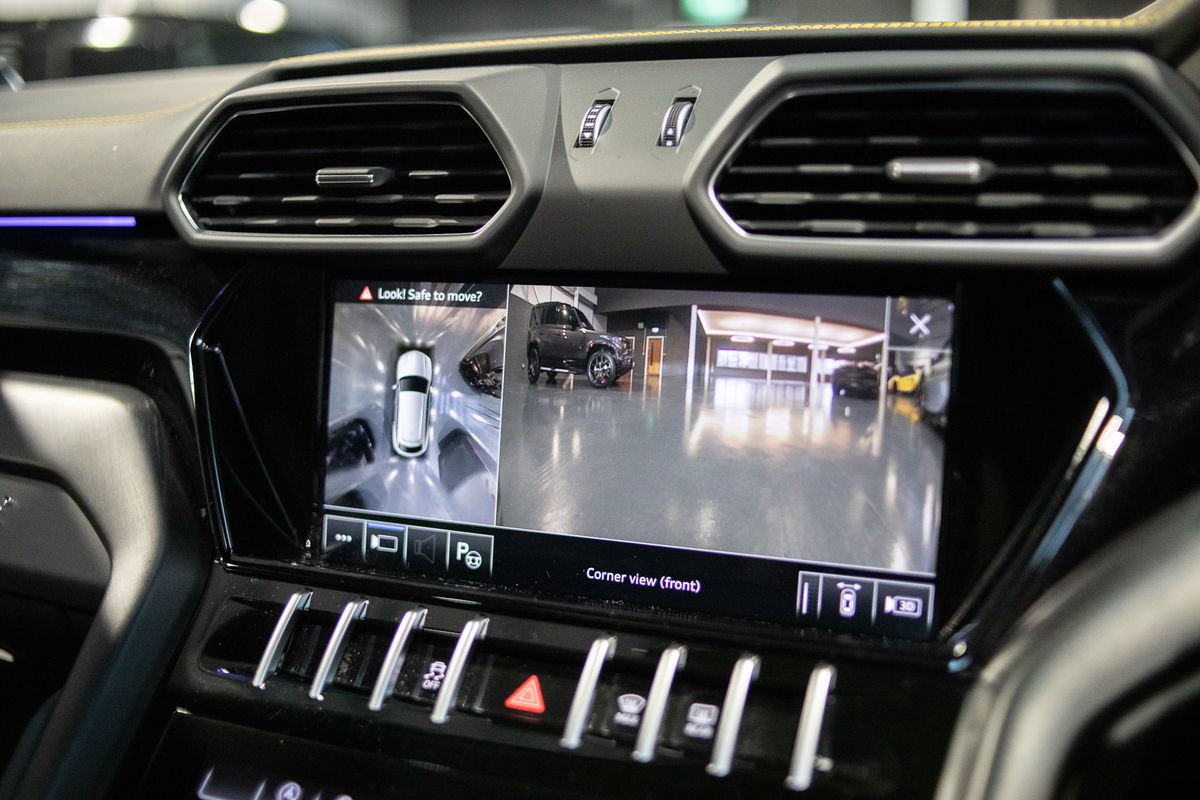 2021 Lamborghini Urus V8