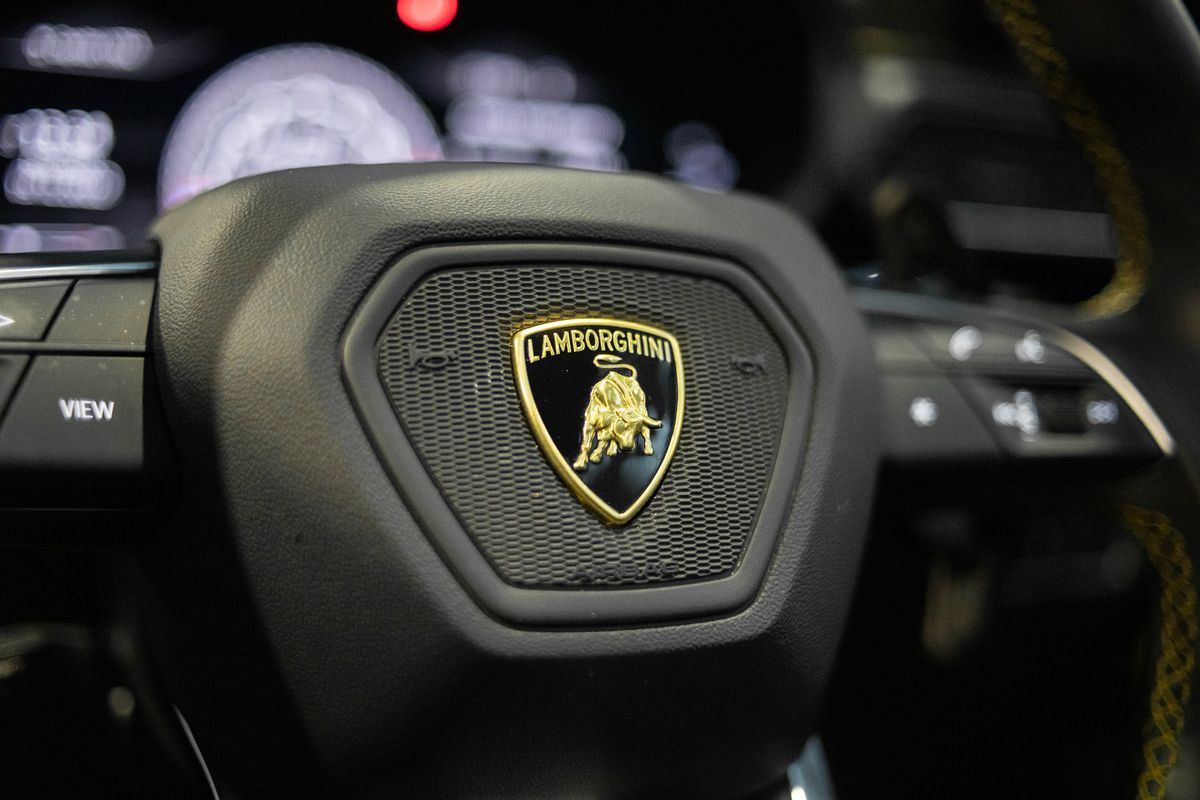 2021 Lamborghini Urus V8