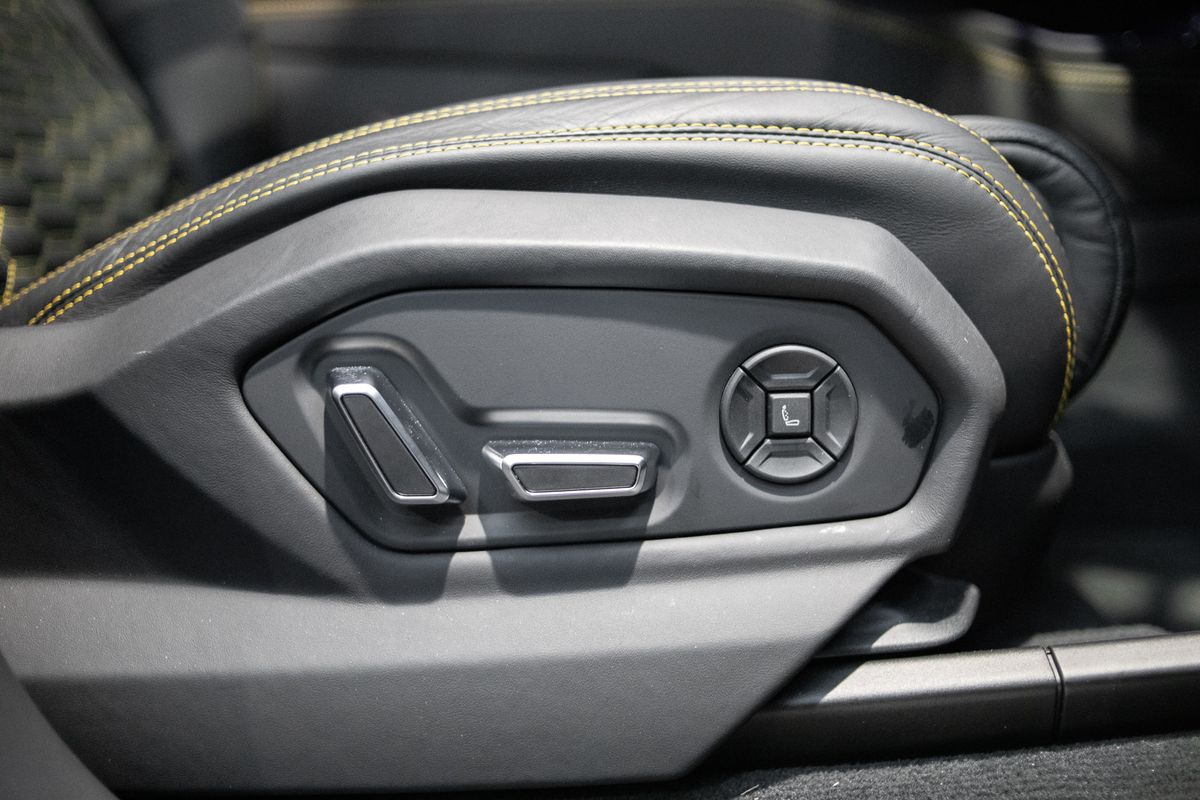 2021 Lamborghini Urus V8