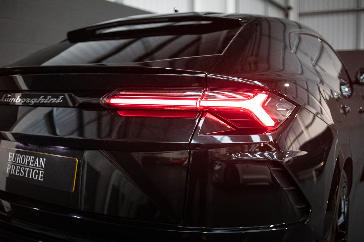 2021 Lamborghini Urus V8