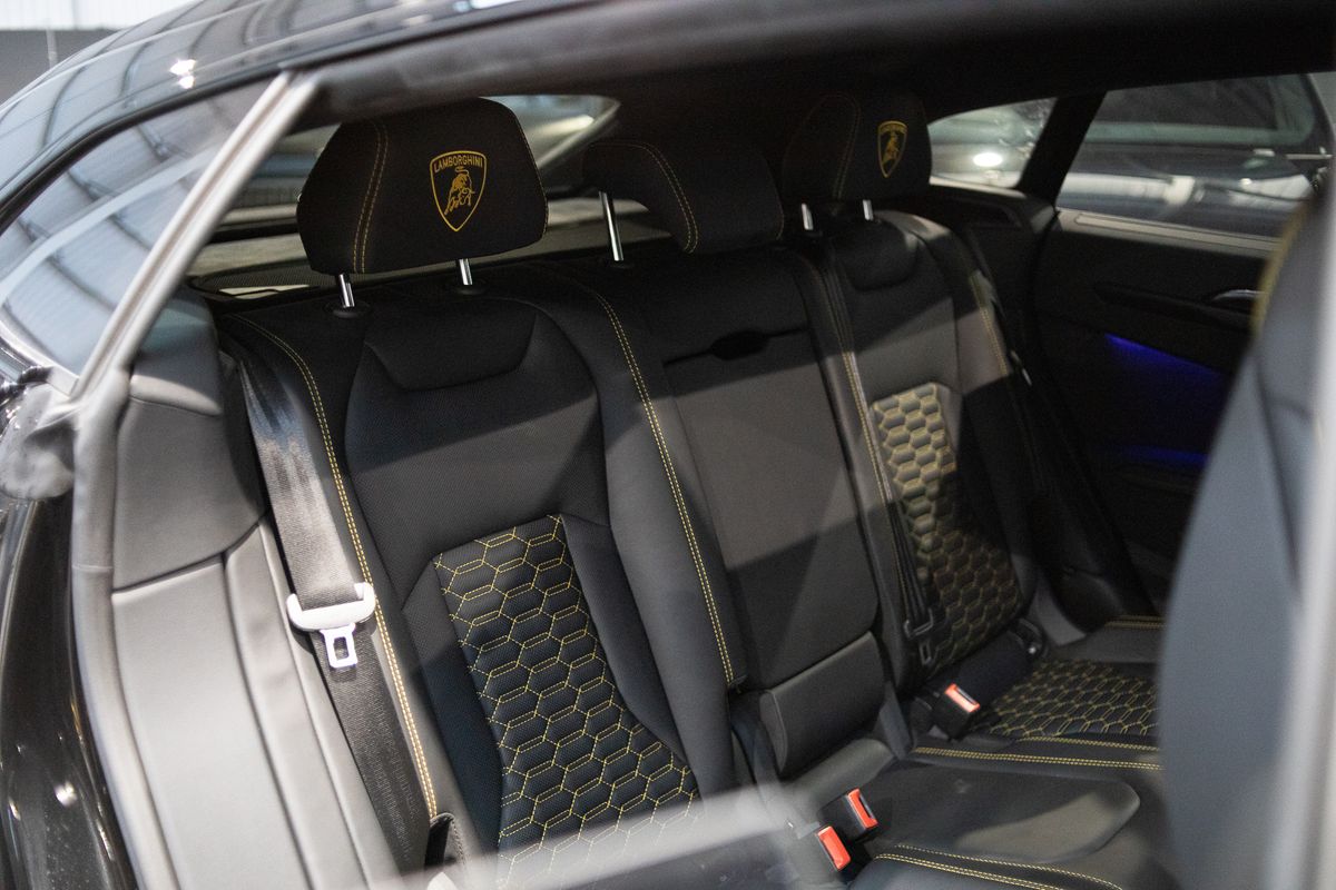 2021 Lamborghini Urus V8