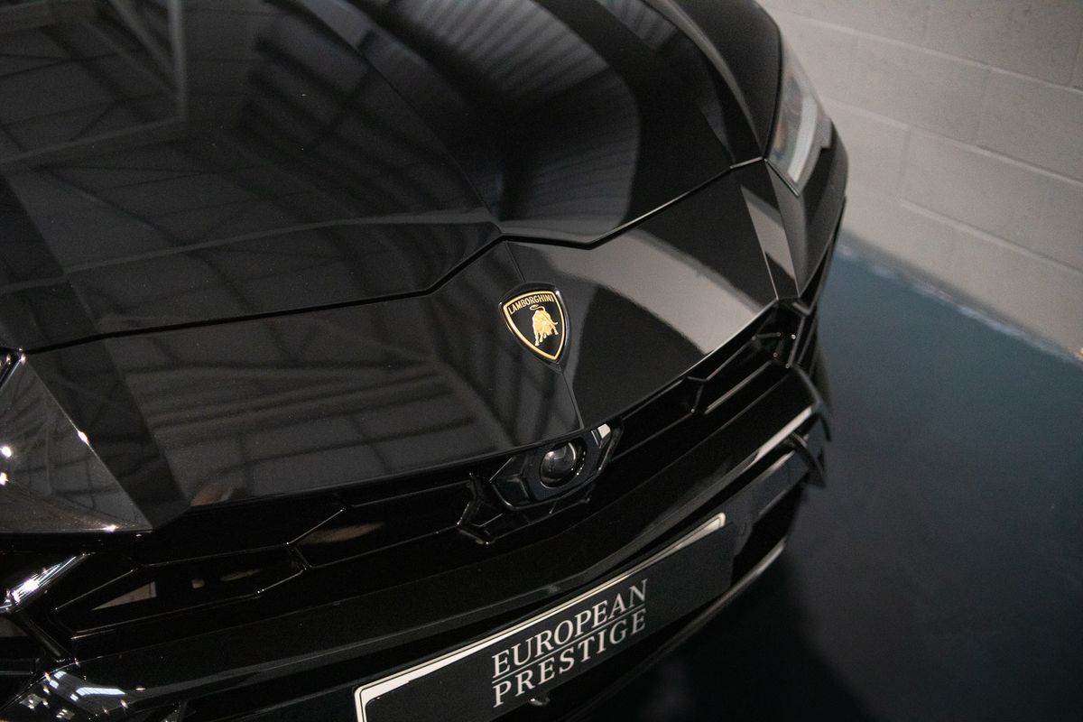 2021 Lamborghini Urus V8