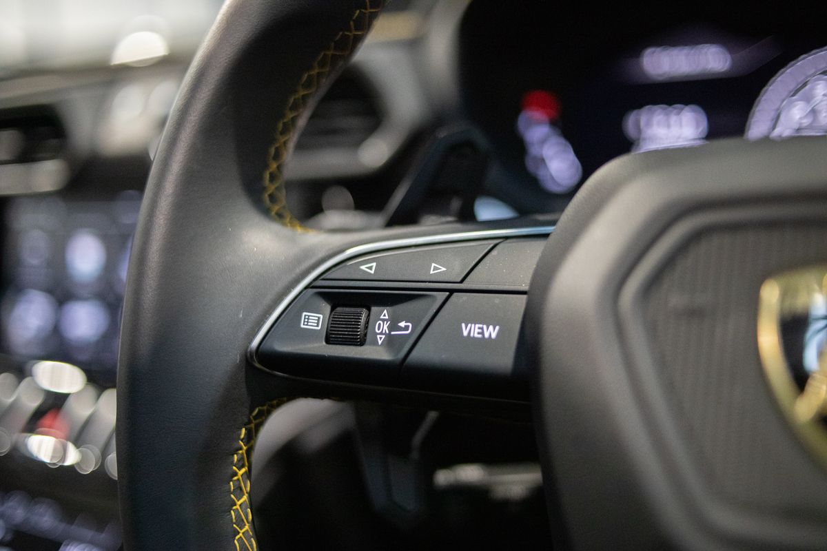 2021 Lamborghini Urus V8