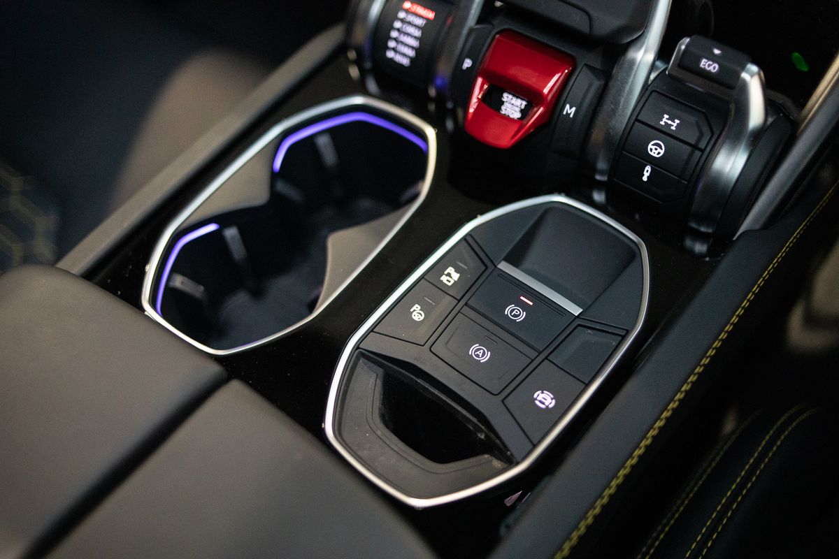 2021 Lamborghini Urus V8