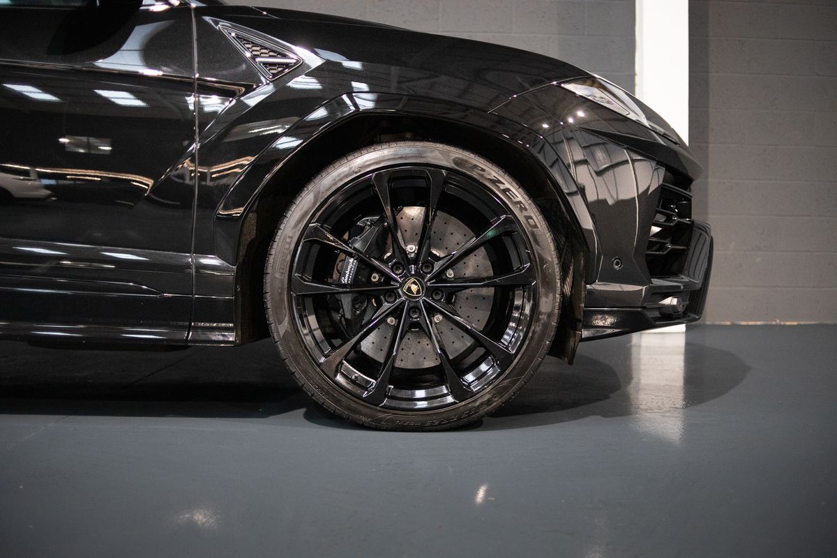 2021 Lamborghini Urus V8