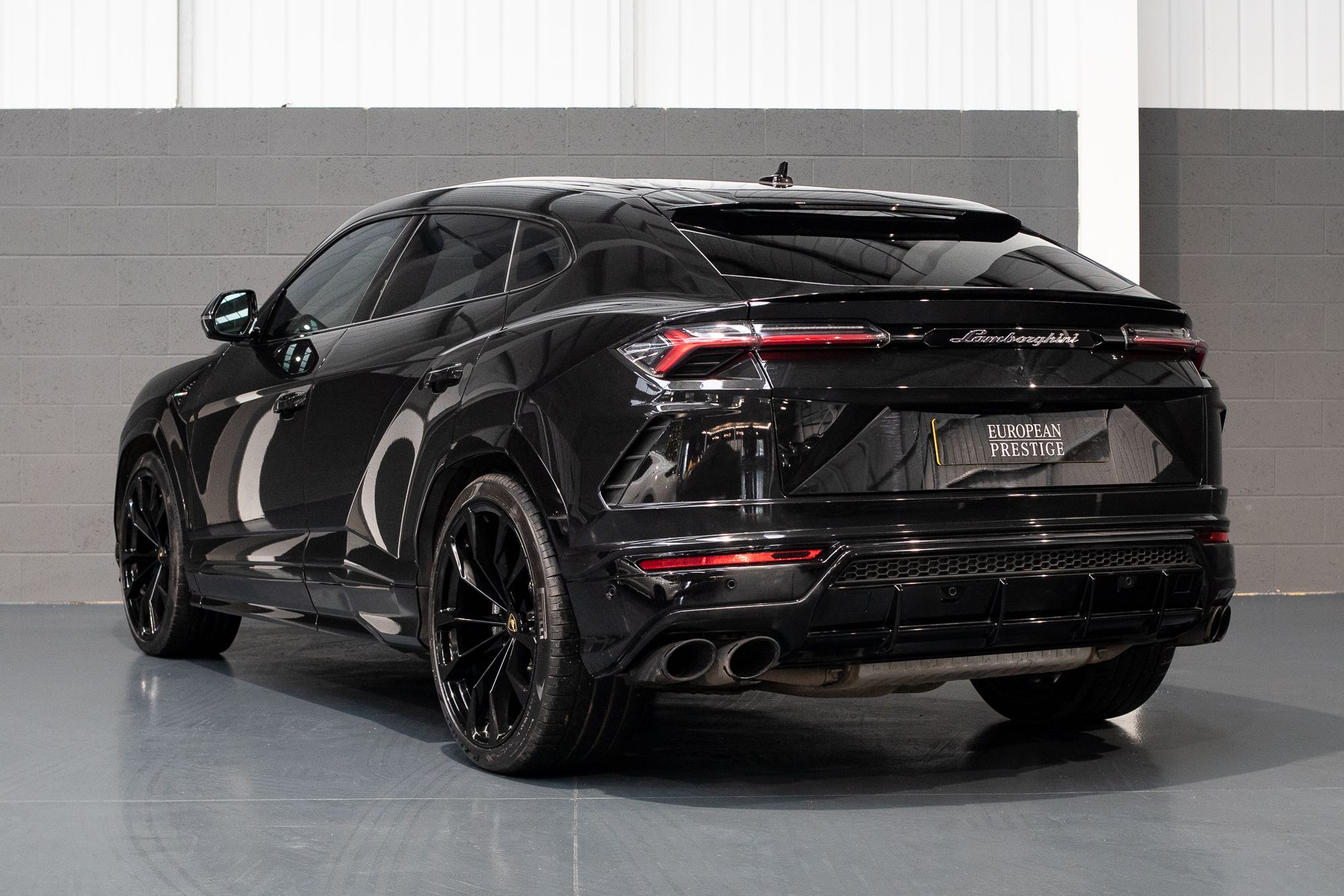 2021 Lamborghini Urus V8