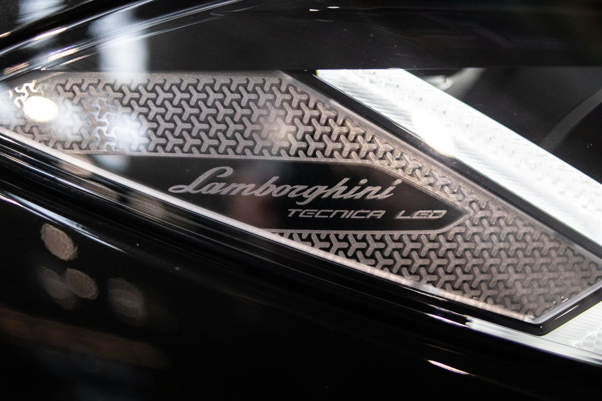 2021 Lamborghini Urus V8