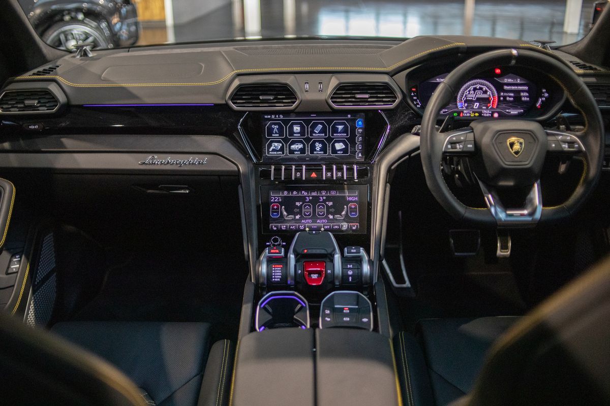 2021 Lamborghini Urus V8