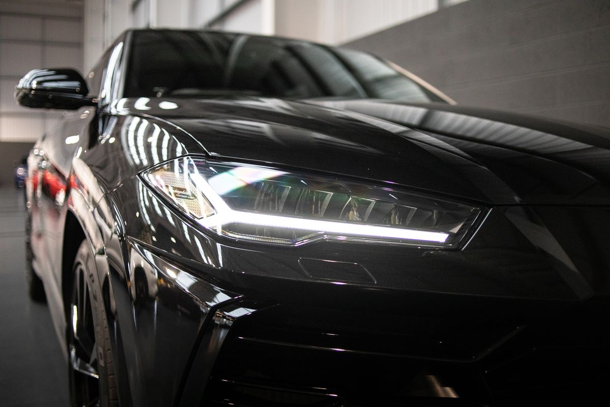 2021 Lamborghini Urus V8