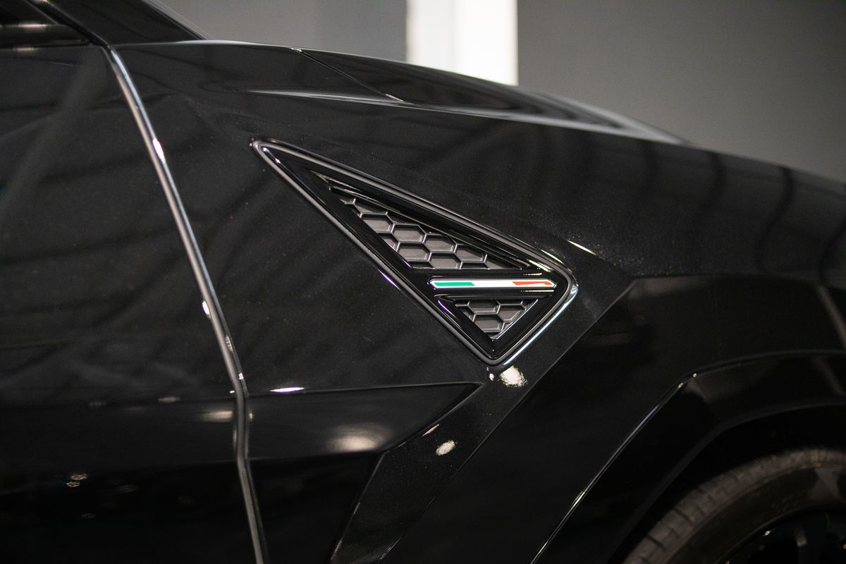 2021 Lamborghini Urus V8