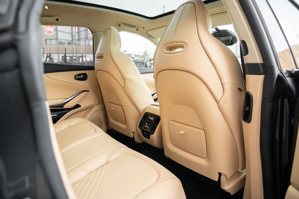 2021 Aston Martin DBX V8 1913 Edition