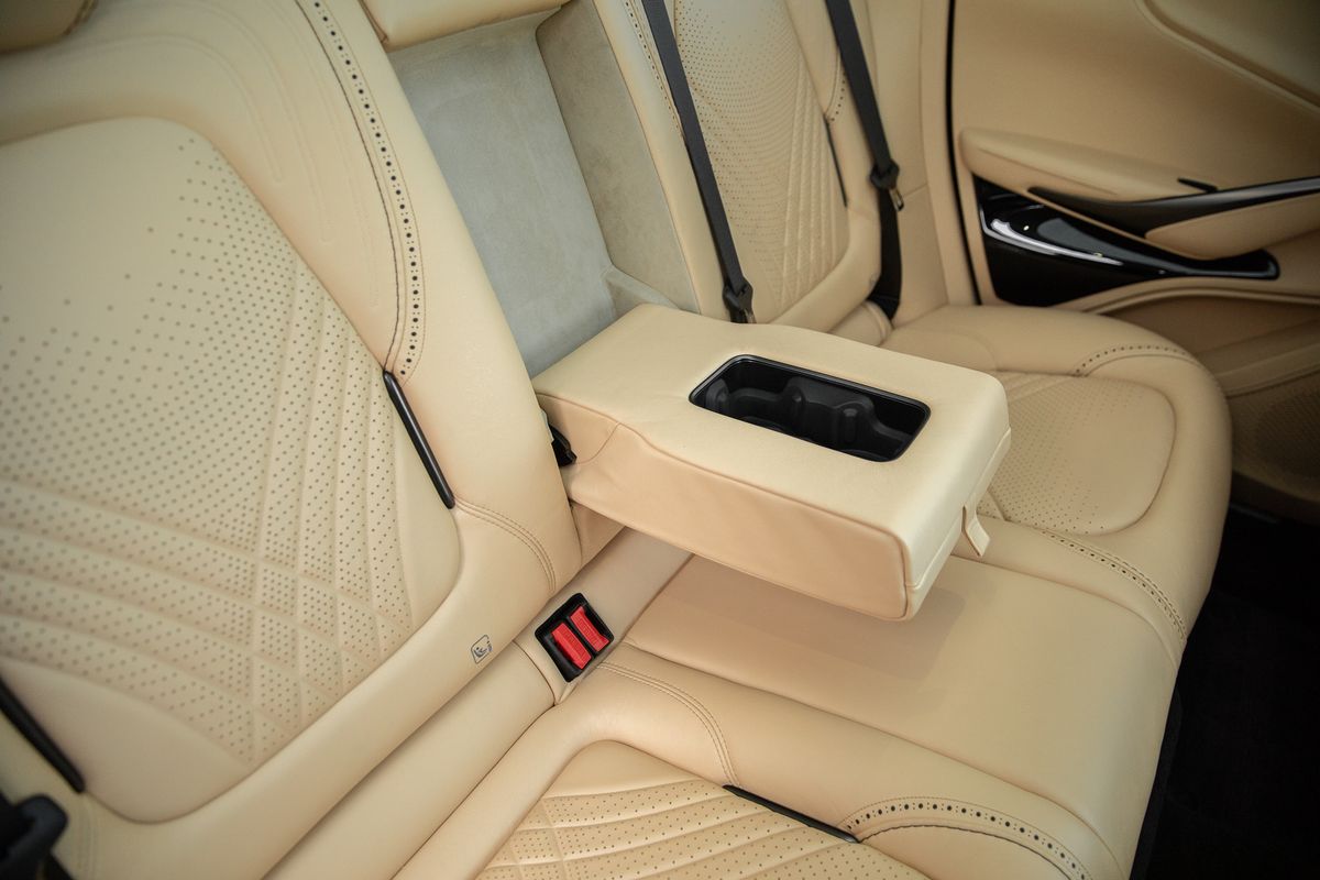 2021 Aston Martin DBX V8 1913 Edition